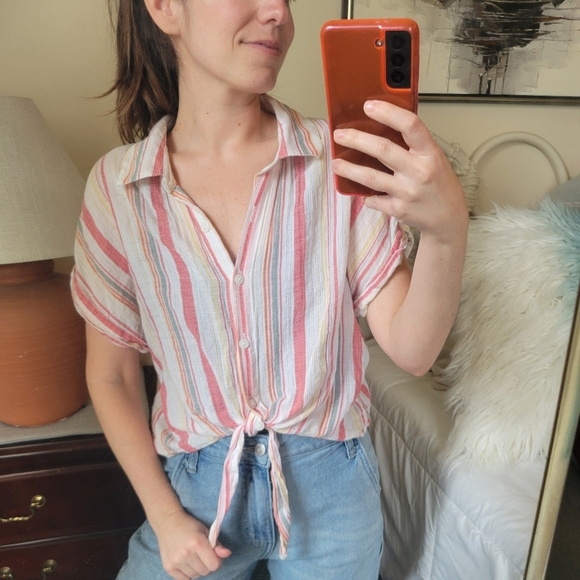 Forever 21 | Tie button down crop top - Picture 3 of 4